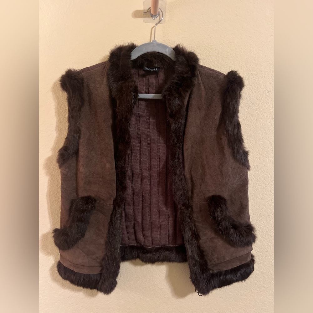 100% Fur & Leather vest with knitted back and fur lined pockets, sz Large Brown